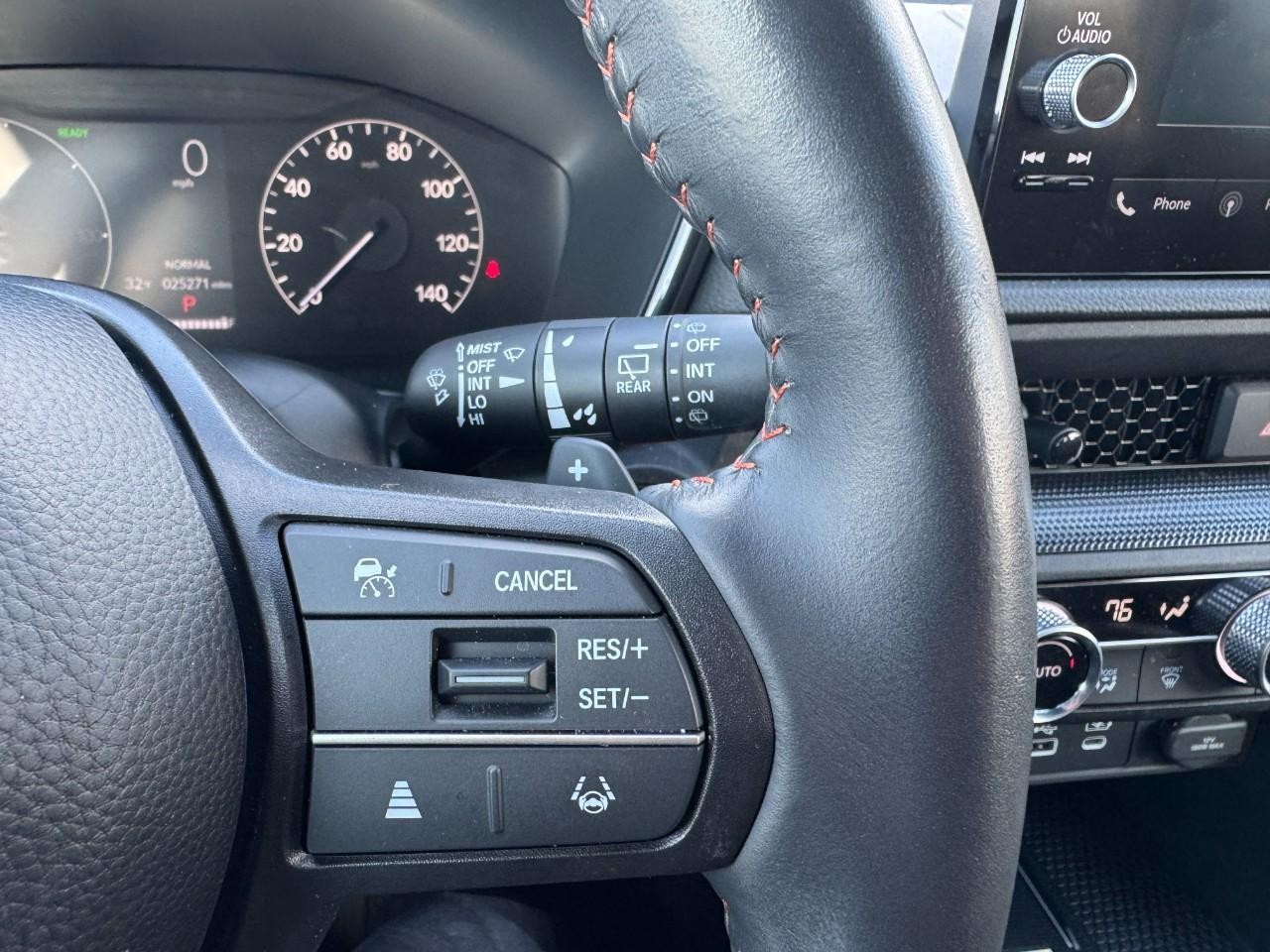 Honda CR-V Hybrid Vehicle Full-screen Gallery Image 20