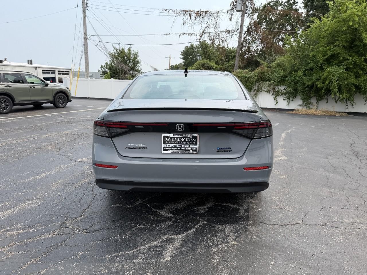 Honda Accord Hybrid Vehicle Full-screen Gallery Image 06