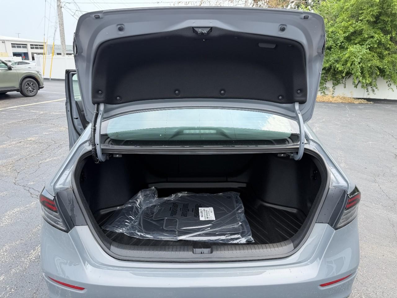 Honda Accord Hybrid Vehicle Full-screen Gallery Image 07