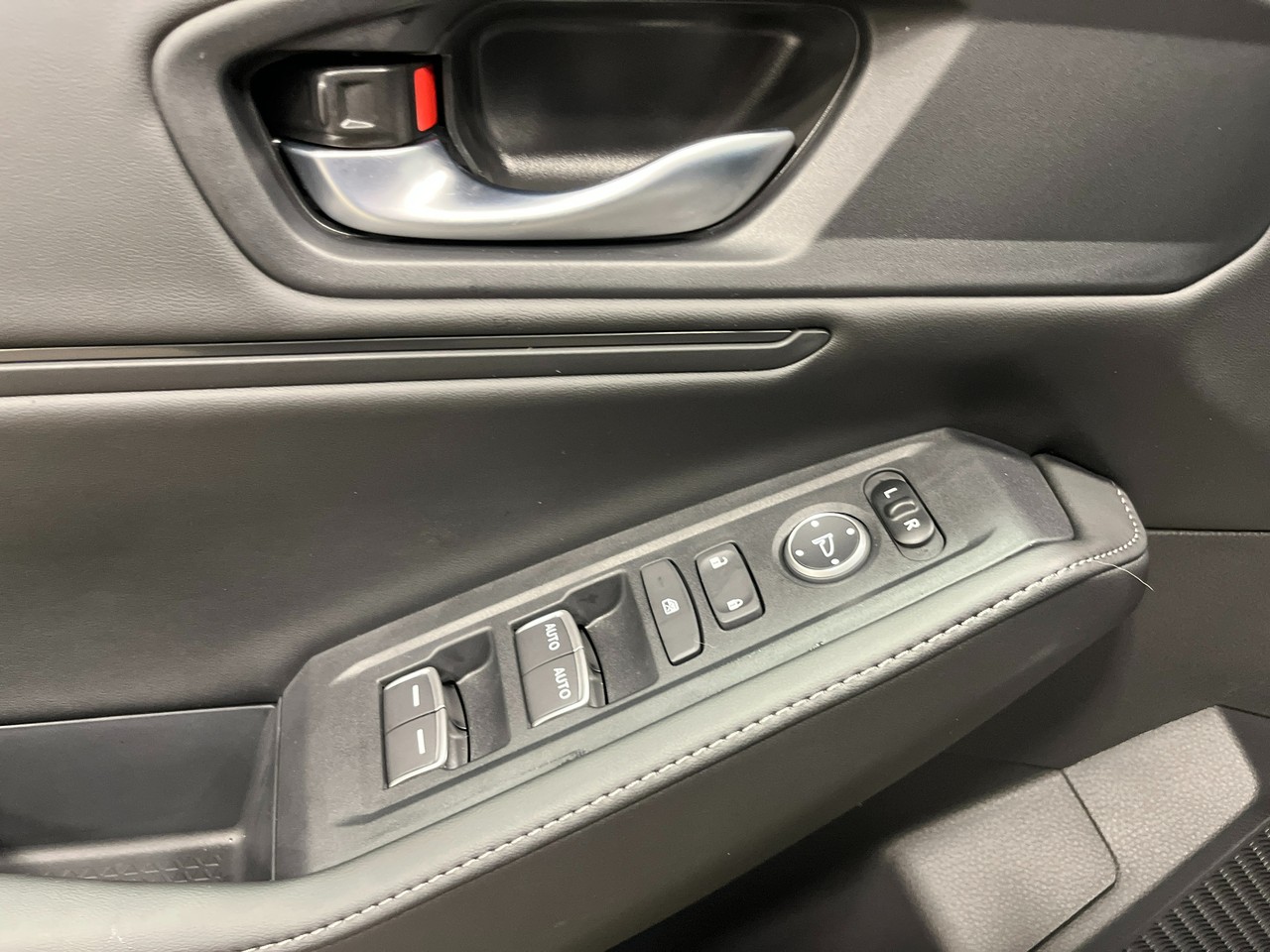 Honda Accord Hybrid Vehicle Full-screen Gallery Image 22