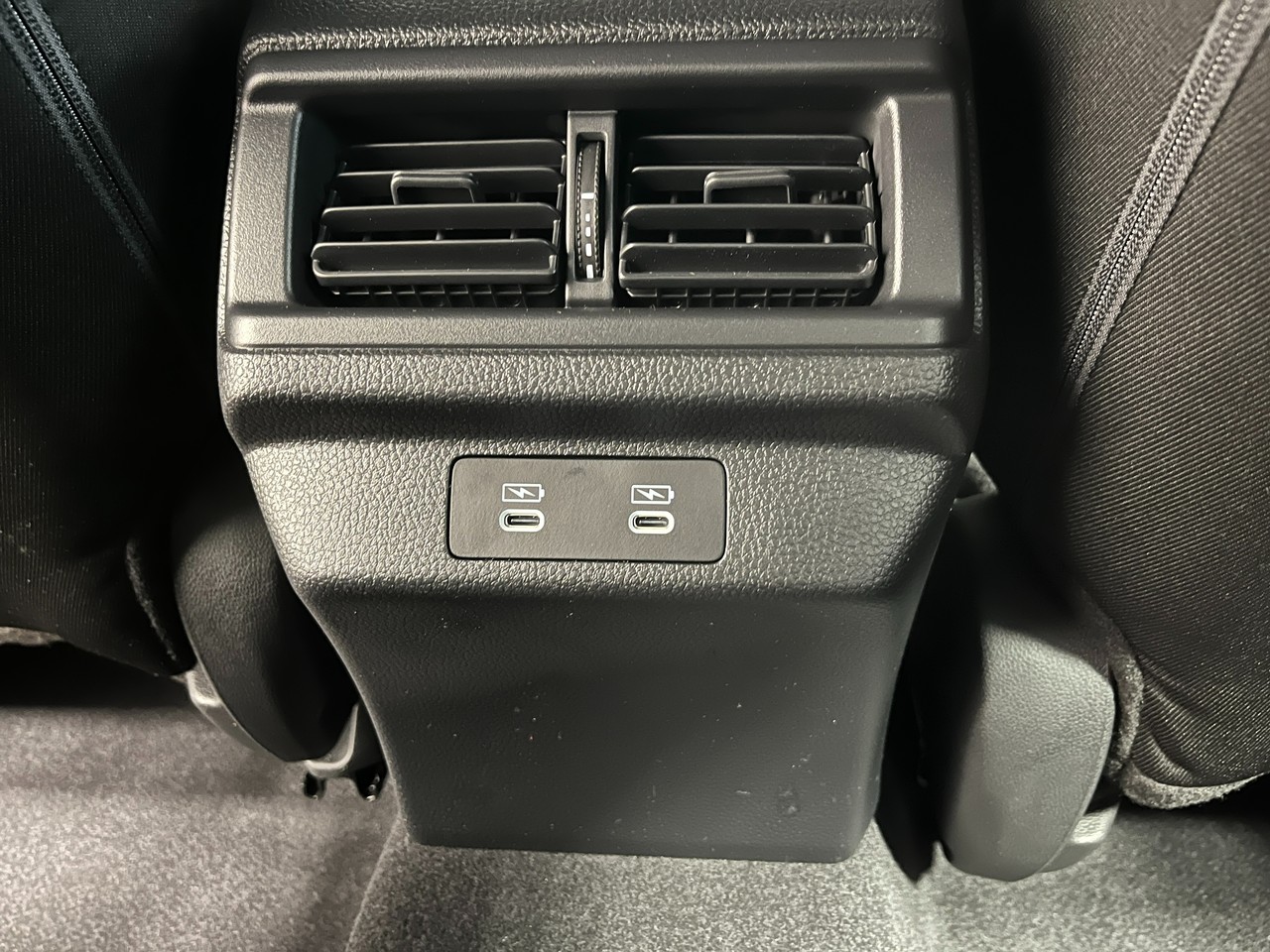 Honda Accord Hybrid Vehicle Full-screen Gallery Image 34