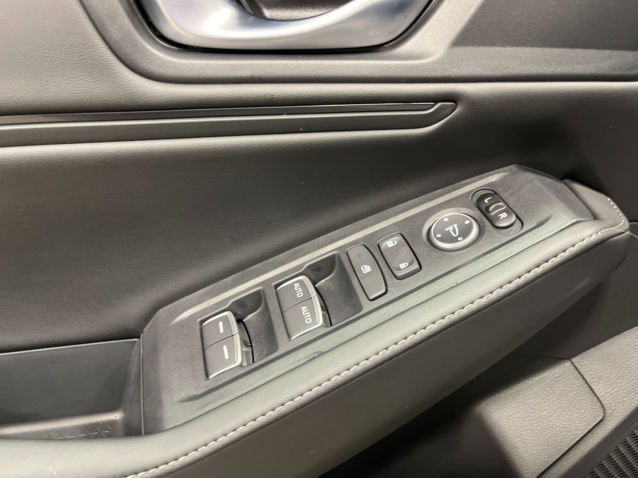 Honda Accord Hybrid Vehicle Full-screen Gallery Image 50