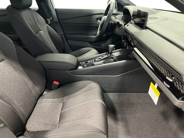 Honda Accord Hybrid Vehicle Full-screen Gallery Image 36
