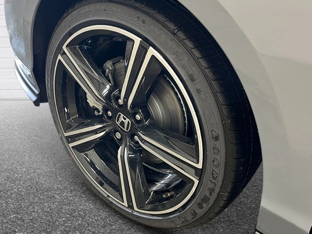 Honda Accord Hybrid Vehicle Full-screen Gallery Image 47