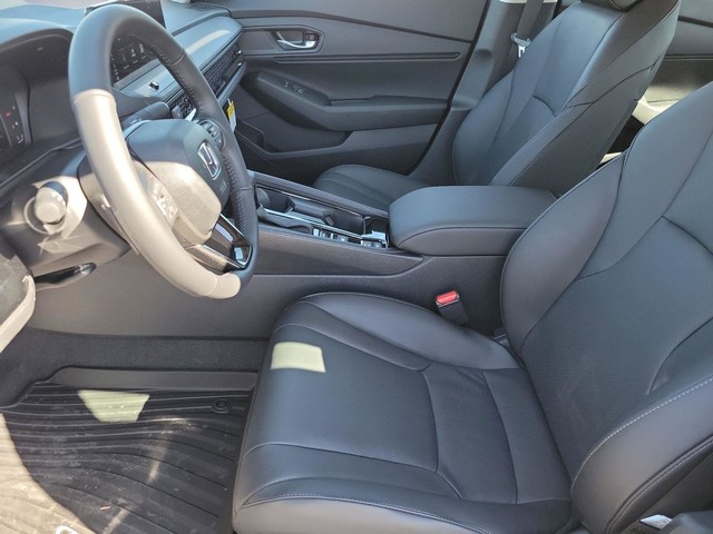 Honda Accord Hybrid Vehicle Full-screen Gallery Image 10