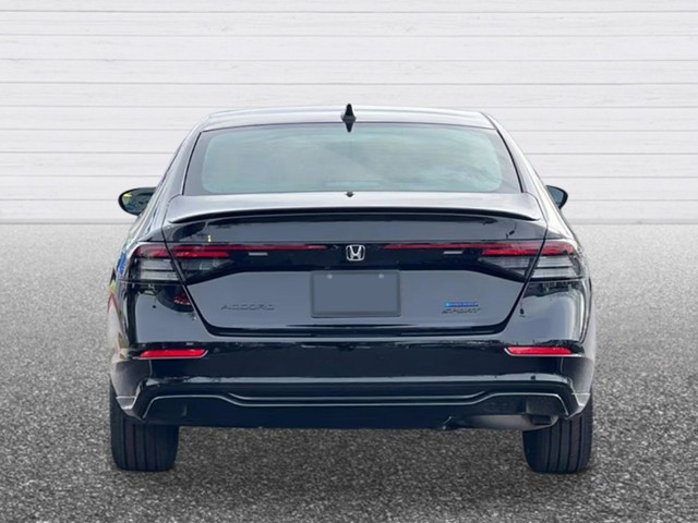 Honda Accord Hybrid Vehicle Full-screen Gallery Image 04