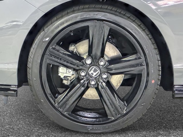 Honda Accord Hybrid Vehicle Full-screen Gallery Image 09