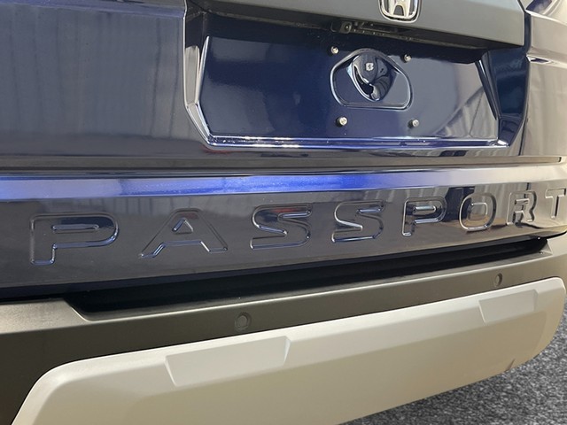 Honda Passport Vehicle Full-screen Gallery Image 06
