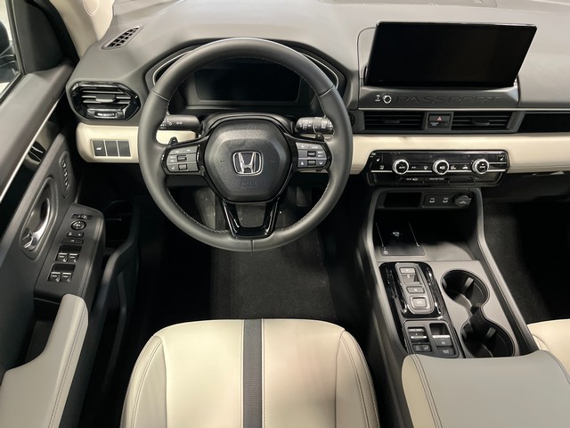 Honda Passport Vehicle Full-screen Gallery Image 25