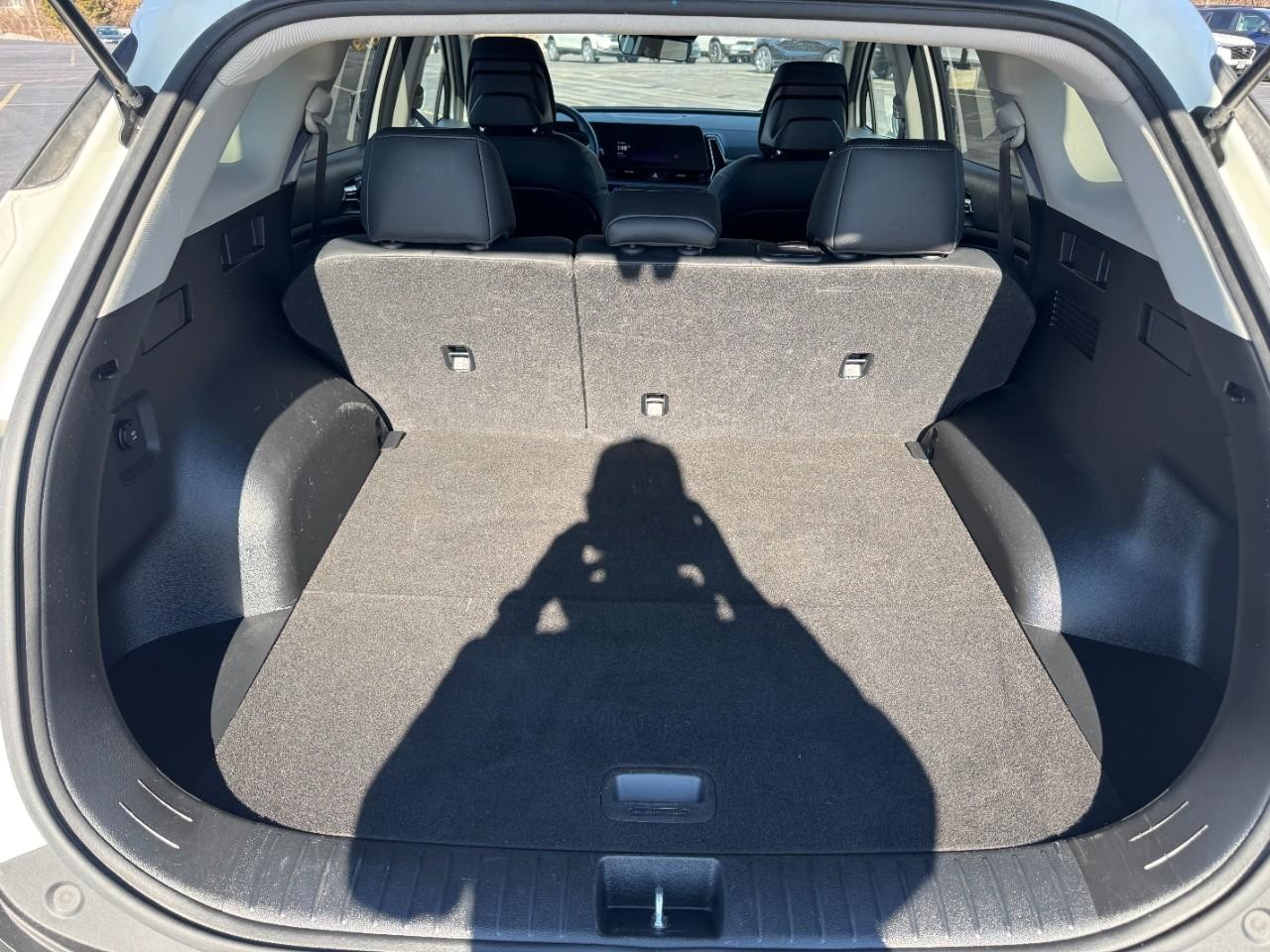 Kia Sportage Hybrid Vehicle Full-screen Gallery Image 04