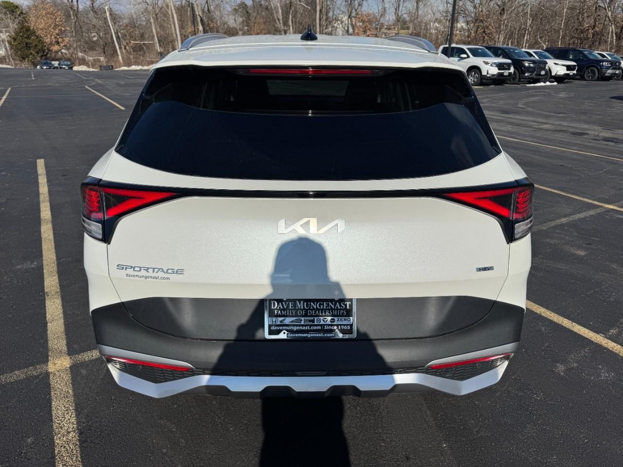 Kia Sportage Hybrid Vehicle Full-screen Gallery Image 05