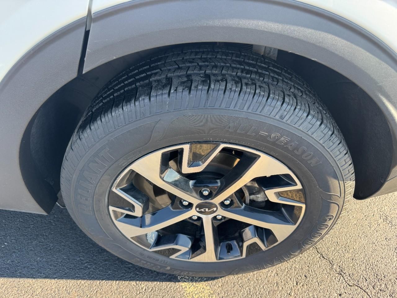 Kia Sportage Hybrid Vehicle Full-screen Gallery Image 07