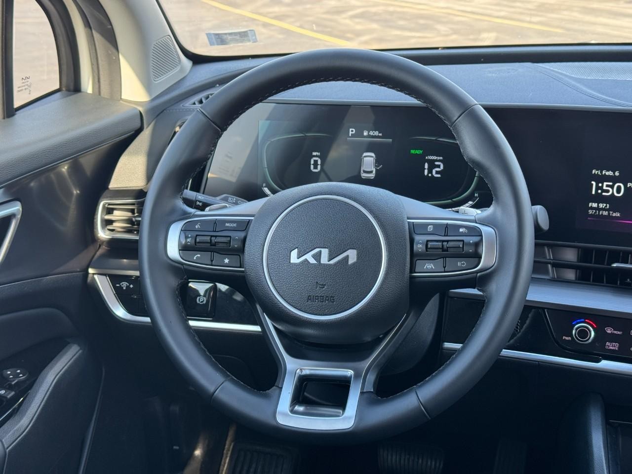 Kia Sportage Hybrid Vehicle Full-screen Gallery Image 12