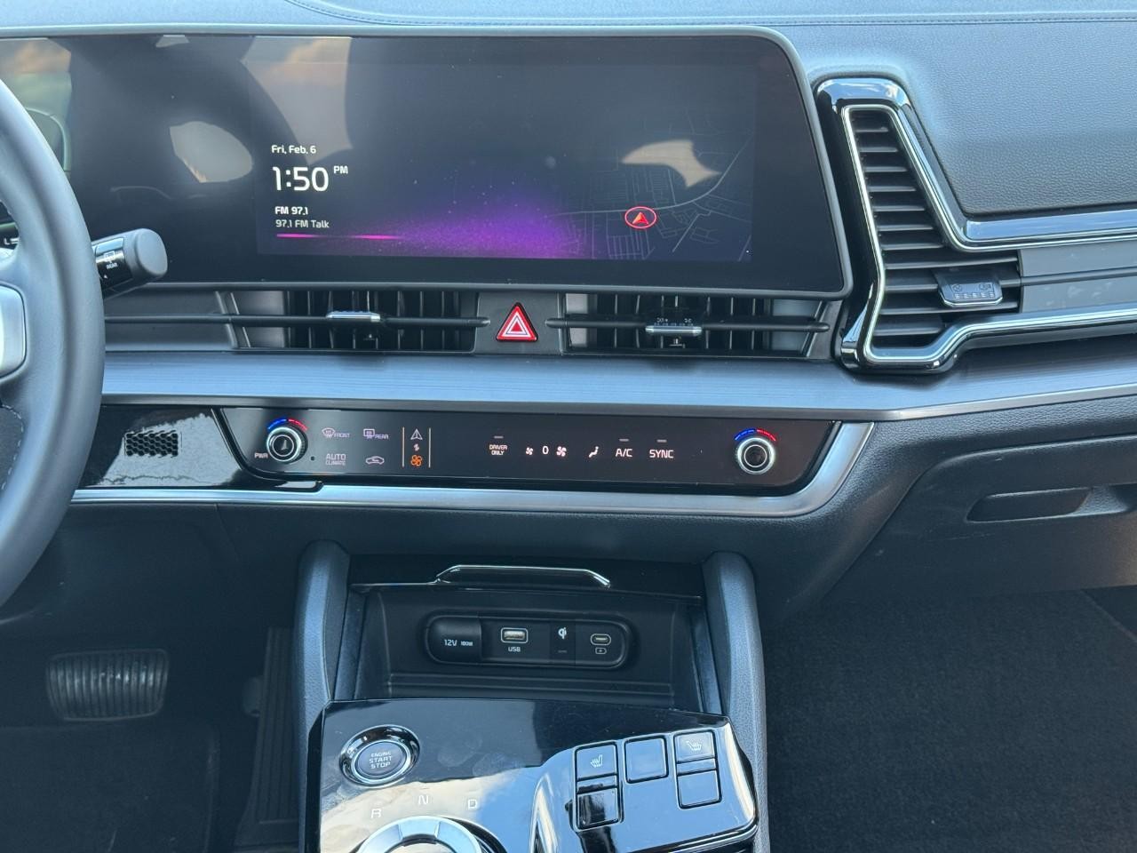 Kia Sportage Hybrid Vehicle Full-screen Gallery Image 13