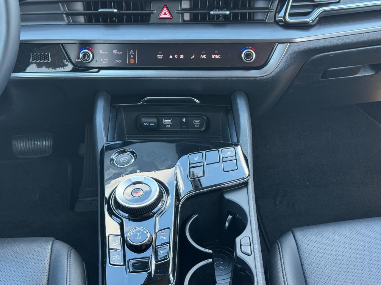 Kia Sportage Hybrid Vehicle Full-screen Gallery Image 14