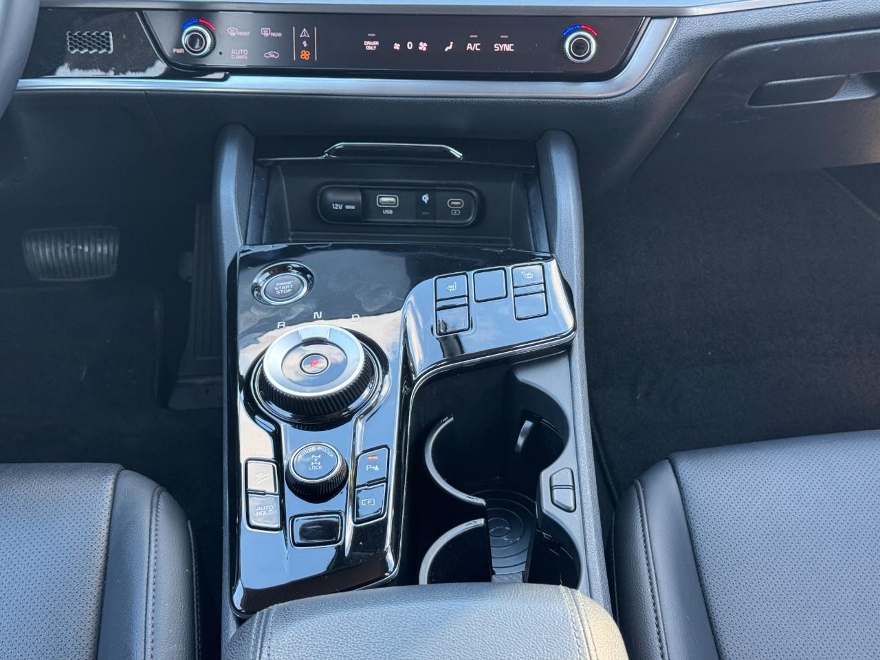 Kia Sportage Hybrid Vehicle Full-screen Gallery Image 15