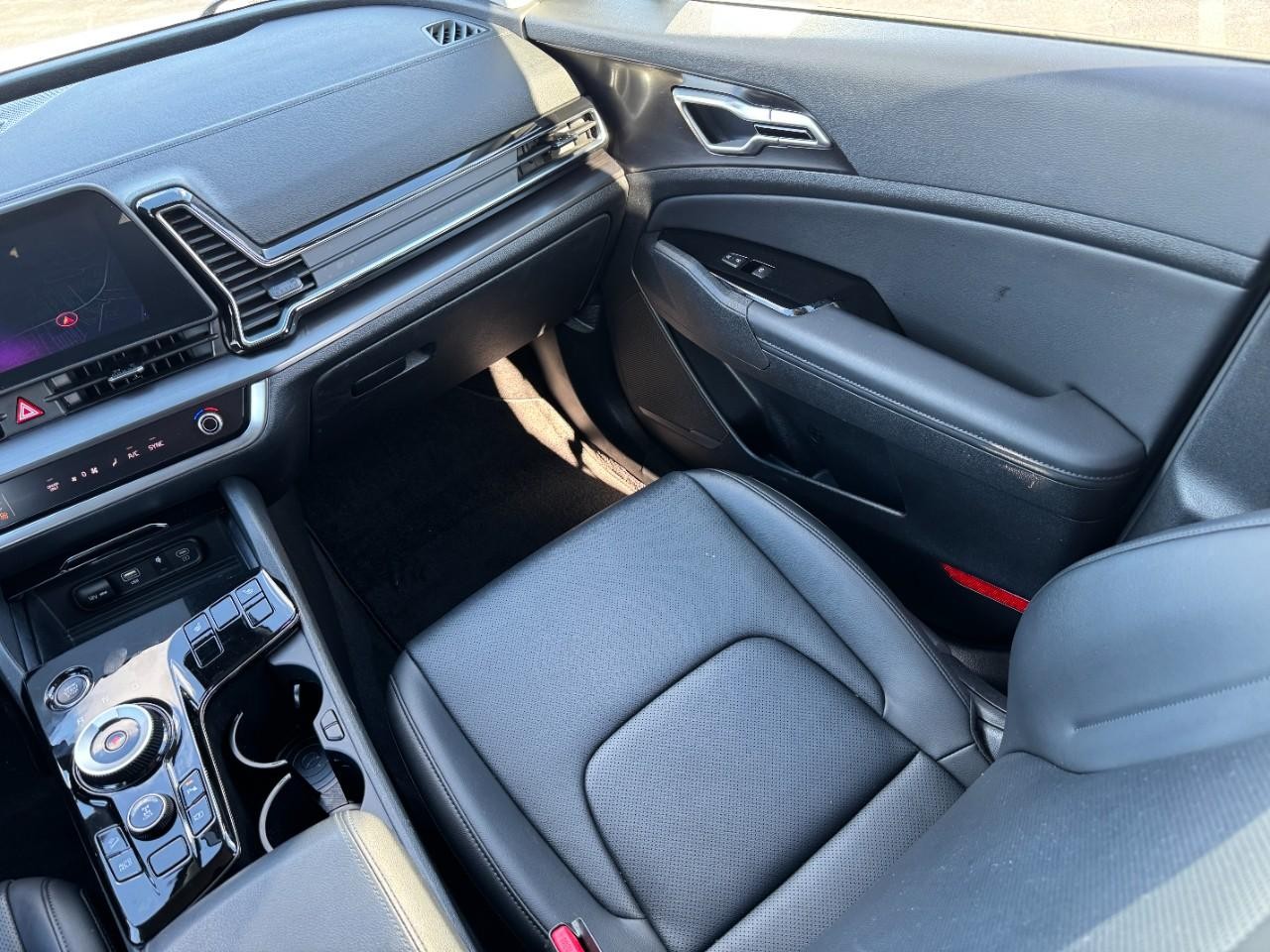 Kia Sportage Hybrid Vehicle Full-screen Gallery Image 16