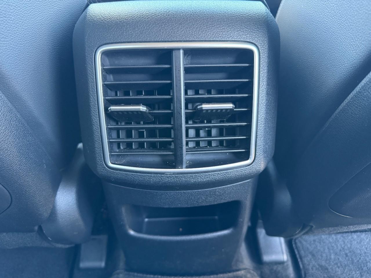 Kia Sportage Hybrid Vehicle Full-screen Gallery Image 17