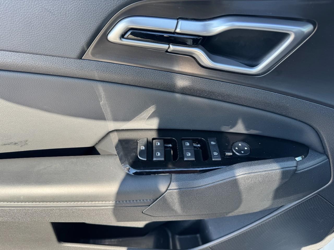 Kia Sportage Hybrid Vehicle Full-screen Gallery Image 18