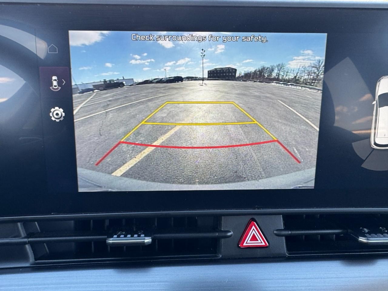 Kia Sportage Hybrid Vehicle Full-screen Gallery Image 23