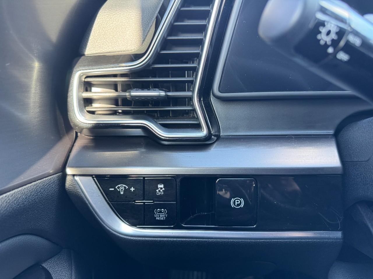 Kia Sportage Hybrid Vehicle Full-screen Gallery Image 24