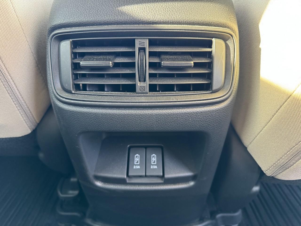 Honda CR-V Vehicle Full-screen Gallery Image 16