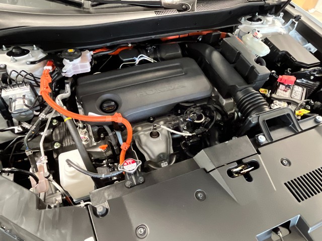 Honda CR-V Hybrid Vehicle Full-screen Gallery Image 12