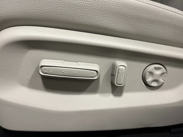 Honda Odyssey Vehicle Full-screen Gallery Image 12