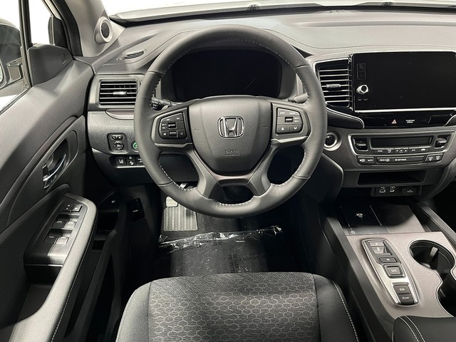 Honda Ridgeline Vehicle Full-screen Gallery Image 16