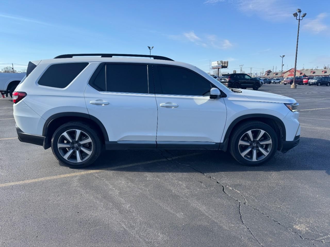 Honda Pilot Vehicle Full-screen Gallery Image 02