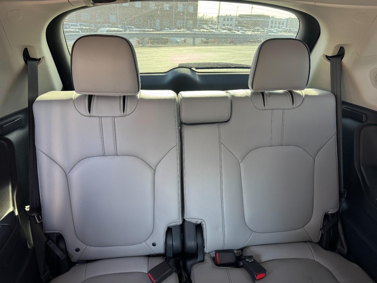 Honda Pilot Vehicle Full-screen Gallery Image 11