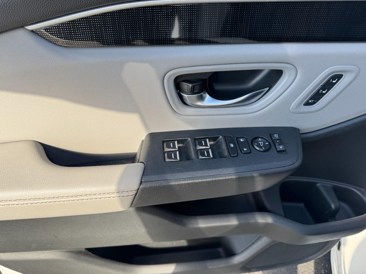 Honda Pilot Vehicle Full-screen Gallery Image 18