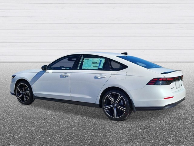 Honda Accord Hybrid Vehicle Full-screen Gallery Image 03