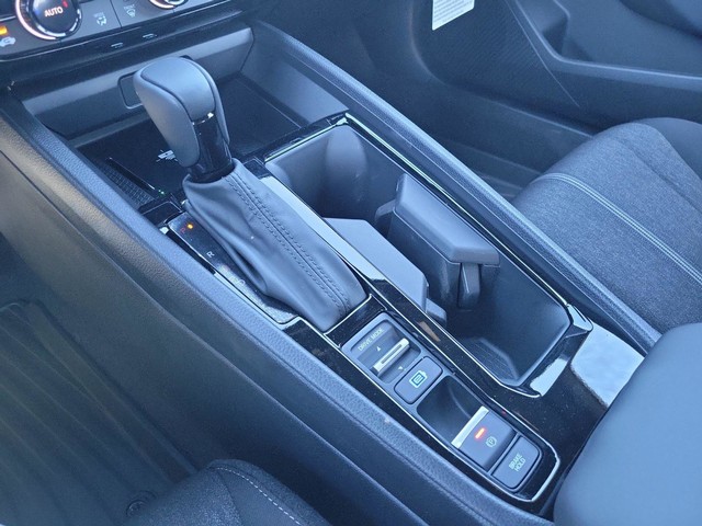 Honda Accord Hybrid Vehicle Full-screen Gallery Image 18