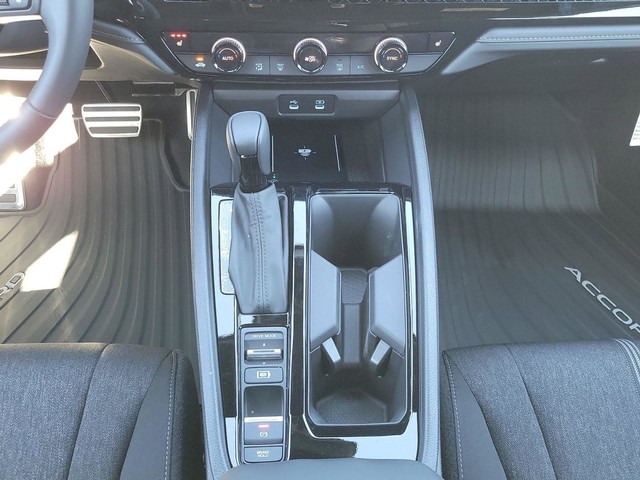 Honda Accord Hybrid Vehicle Full-screen Gallery Image 20