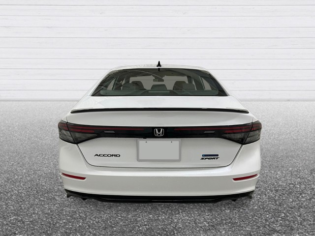 Honda Accord Hybrid Vehicle Full-screen Gallery Image 04