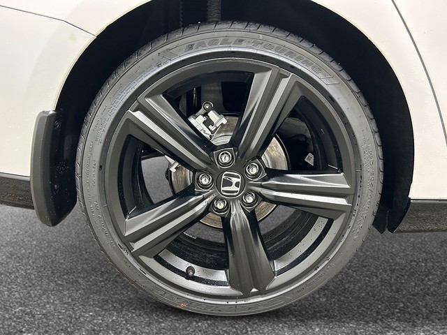 Honda Accord Hybrid Vehicle Full-screen Gallery Image 09