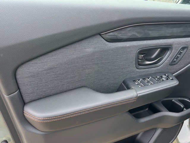 Honda Passport Vehicle Full-screen Gallery Image 11