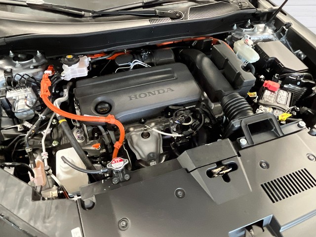 Honda CR-V Hybrid Vehicle Full-screen Gallery Image 12