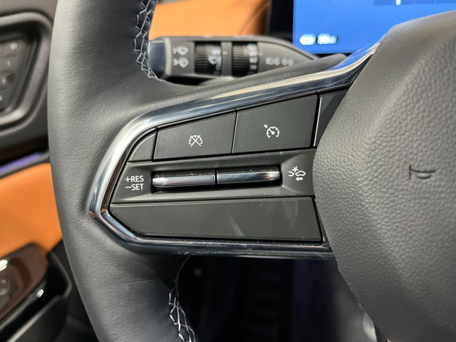 Honda Prologue Vehicle Full-screen Gallery Image 18