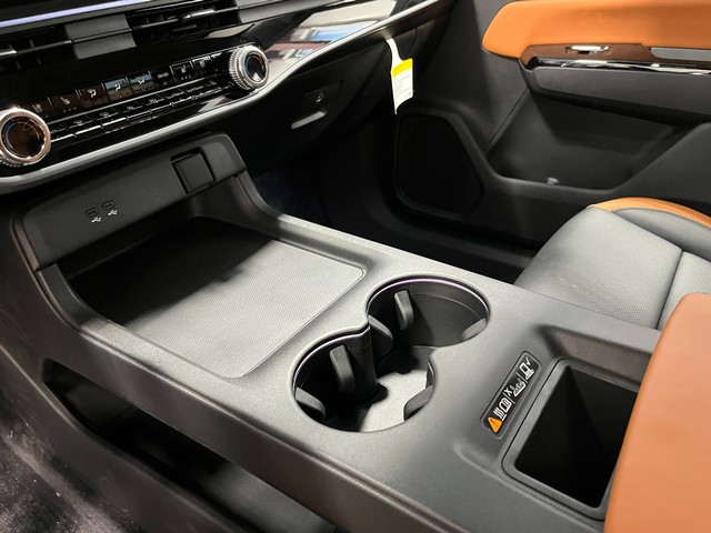 Honda Prologue Vehicle Full-screen Gallery Image 23