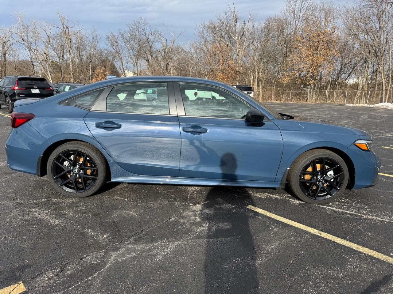 Honda Civic Sedan Hybrid Vehicle Full-screen Gallery Image 02