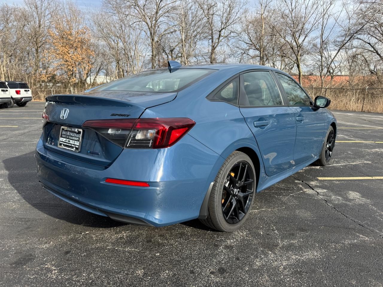 Honda Civic Sedan Hybrid Vehicle Full-screen Gallery Image 04