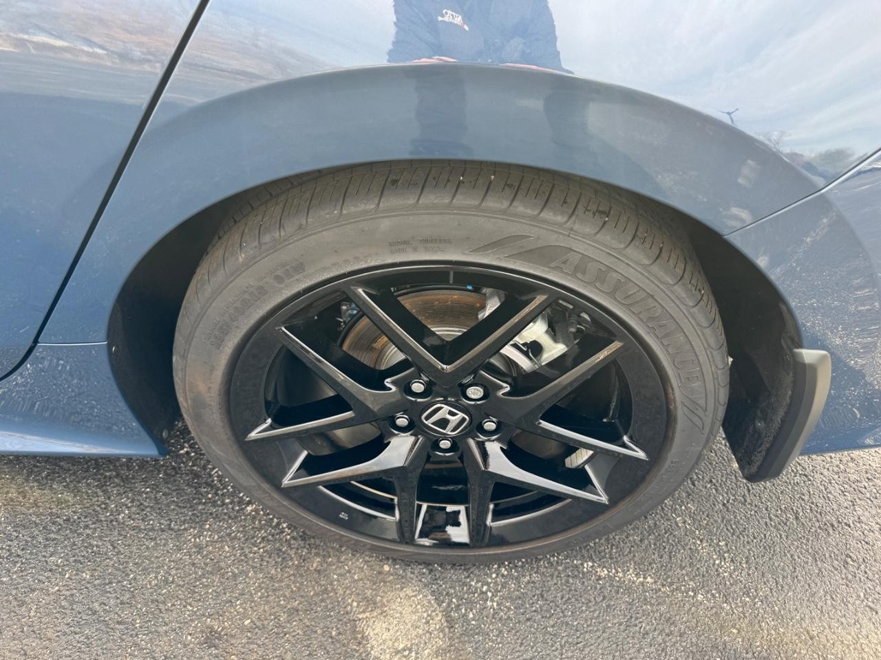 Honda Civic Sedan Hybrid Vehicle Full-screen Gallery Image 05