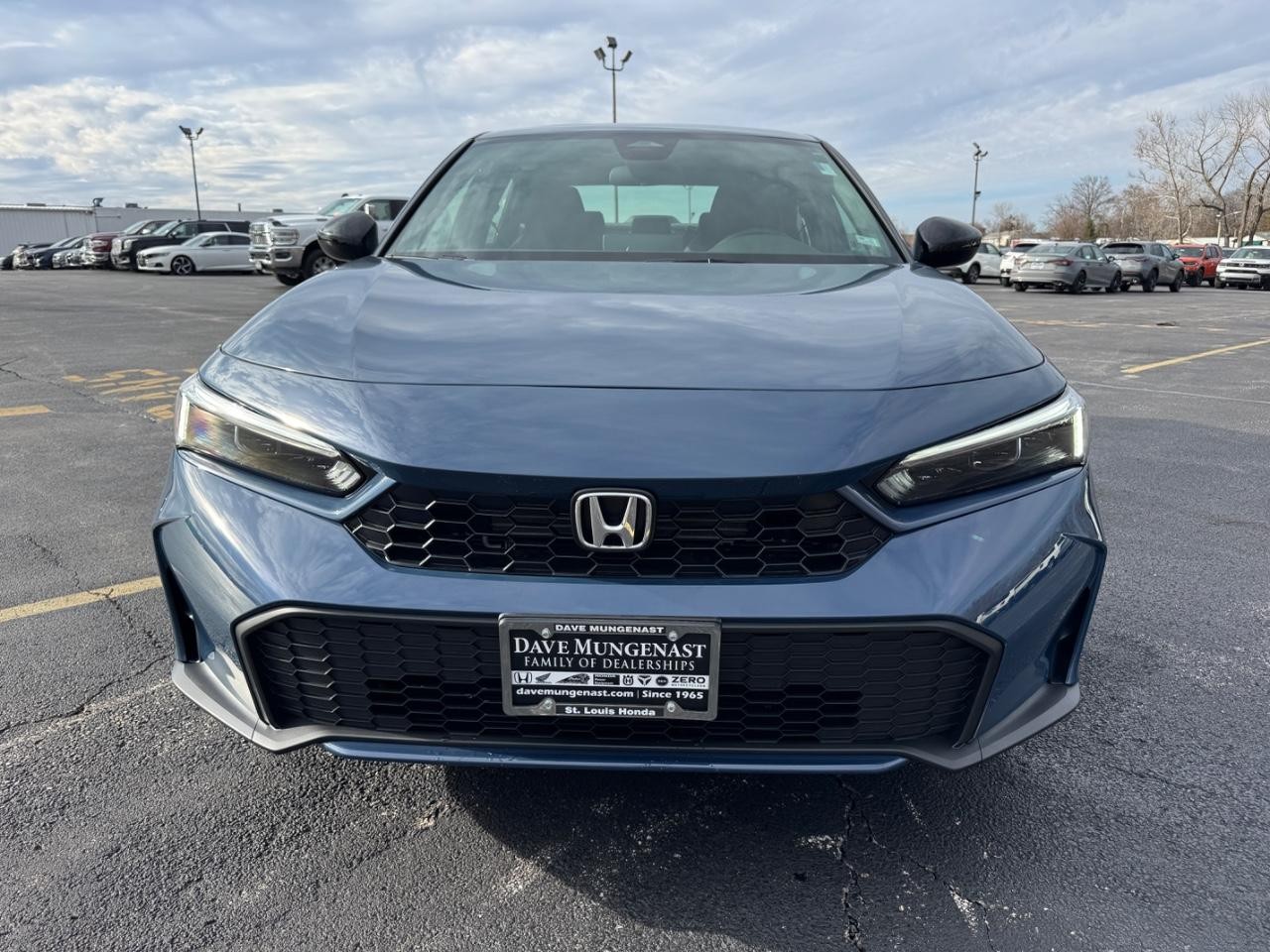 Honda Civic Sedan Hybrid Vehicle Full-screen Gallery Image 08