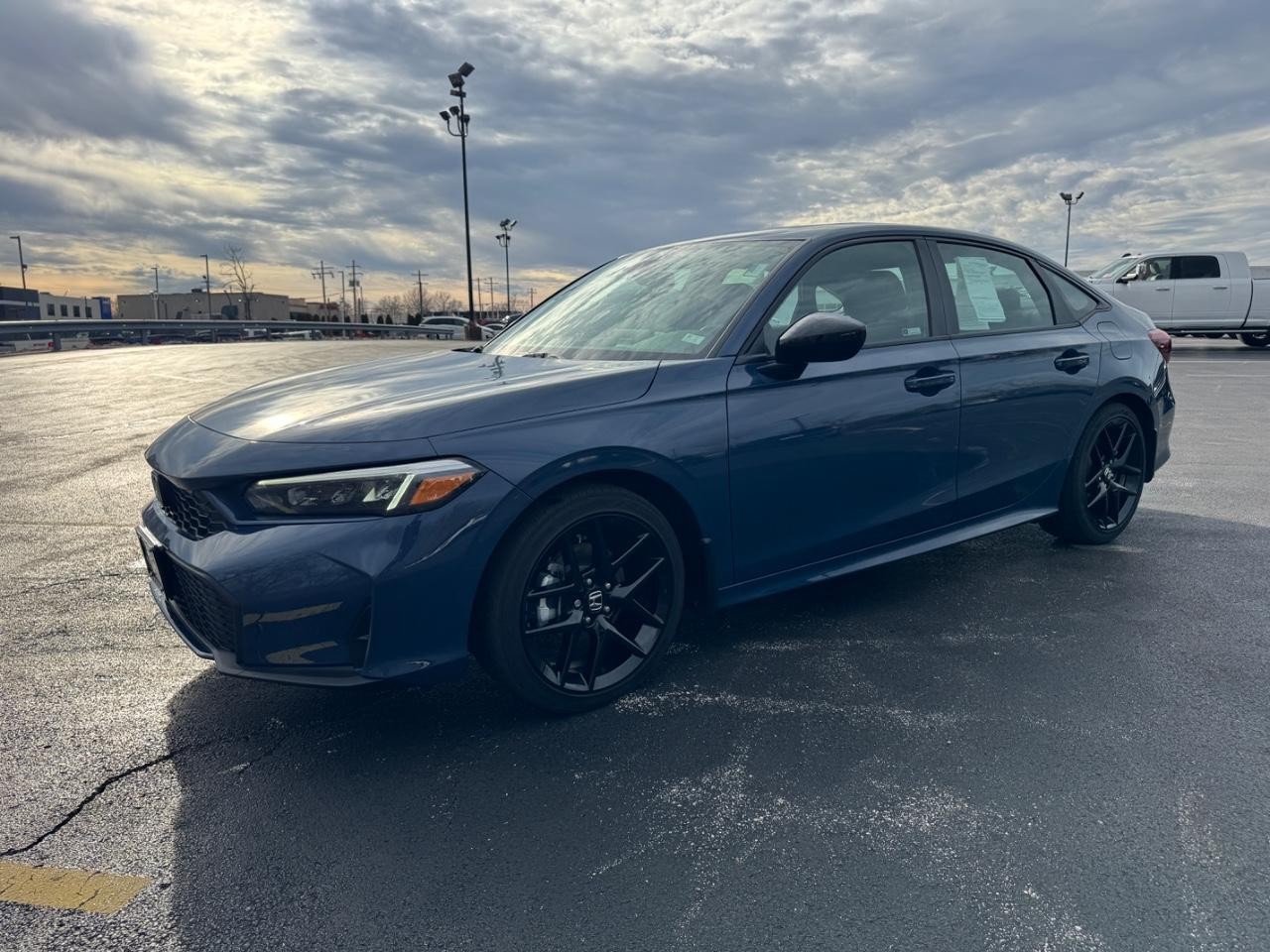 Honda Civic Sedan Hybrid Vehicle Full-screen Gallery Image 10