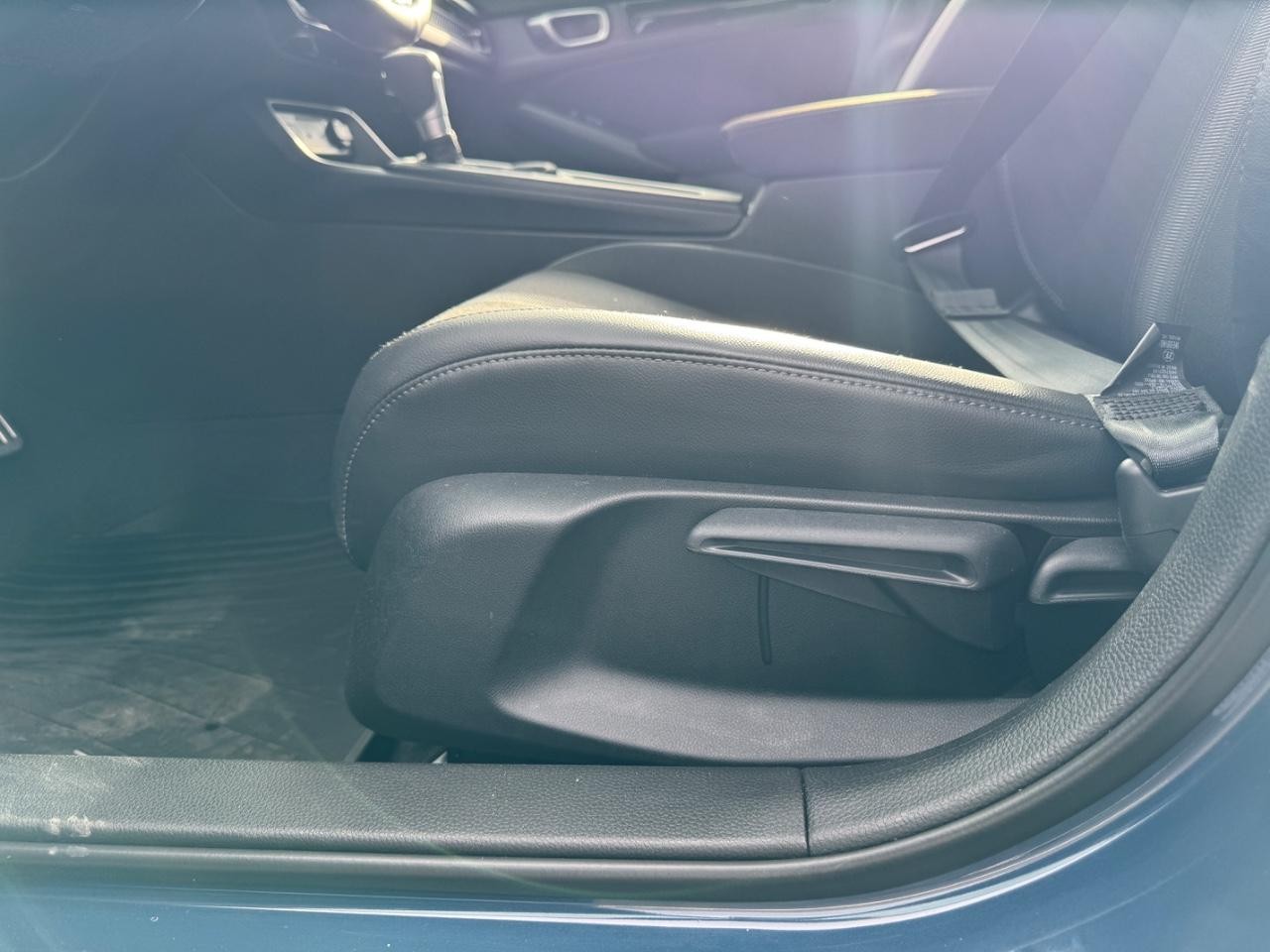 Honda Civic Sedan Hybrid Vehicle Full-screen Gallery Image 17