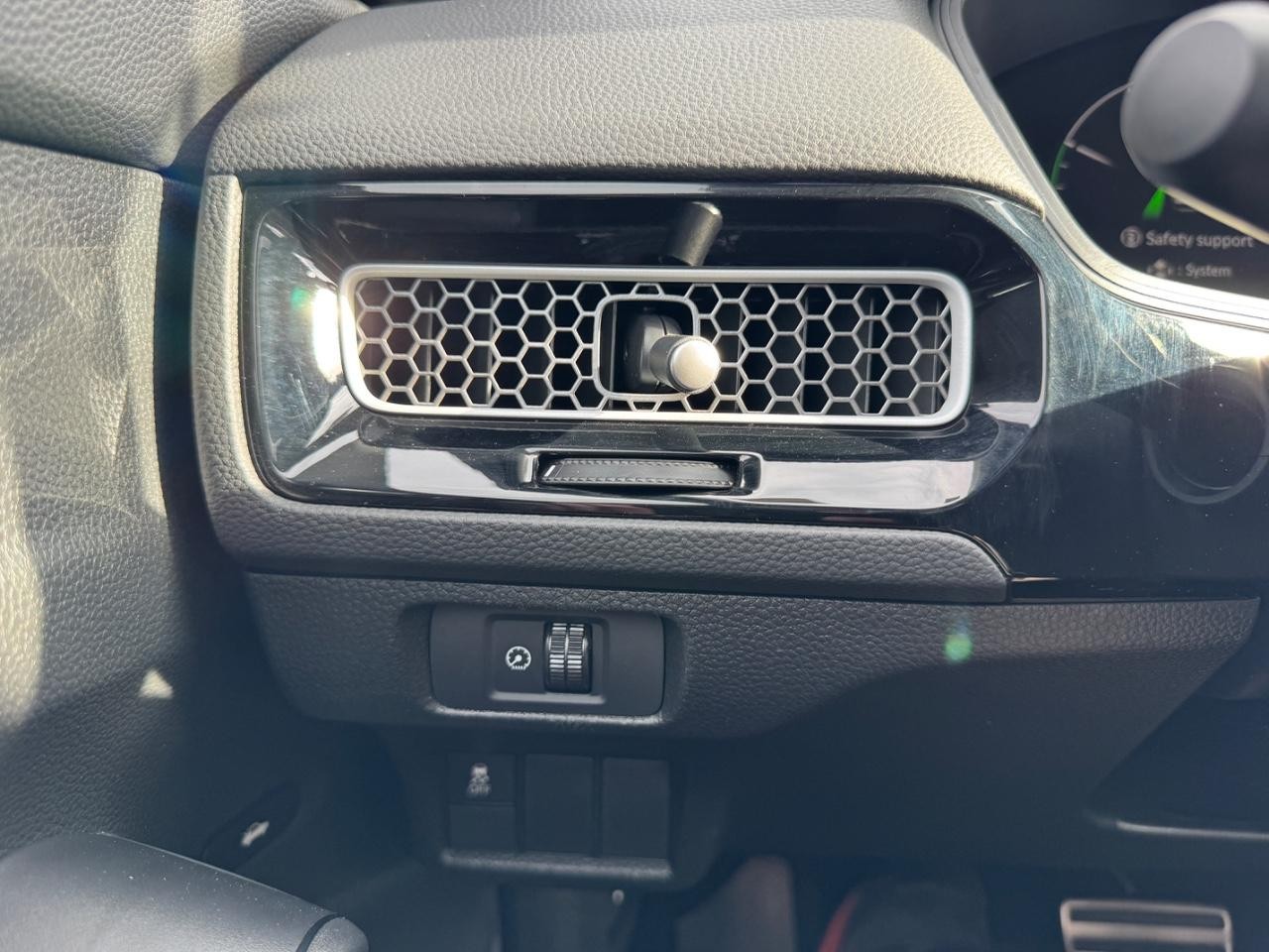 Honda Civic Sedan Hybrid Vehicle Full-screen Gallery Image 24