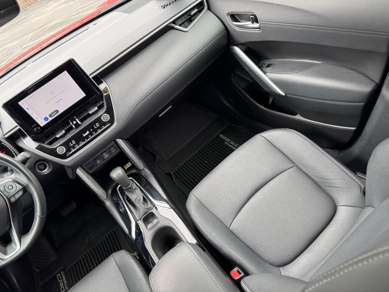 Toyota Corolla Cross Vehicle Full-screen Gallery Image 15