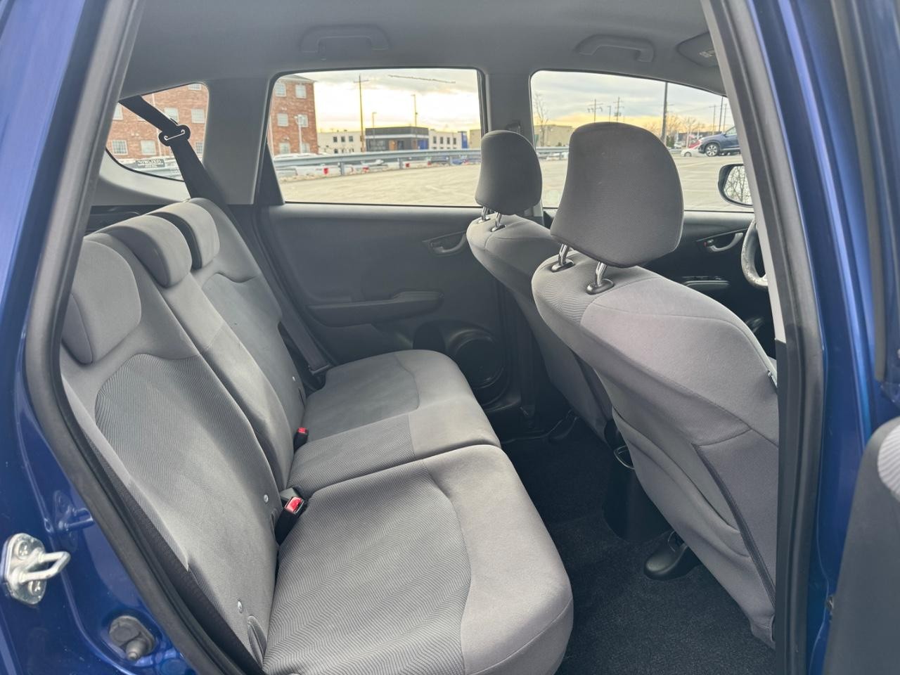 Honda Fit Vehicle Full-screen Gallery Image 09